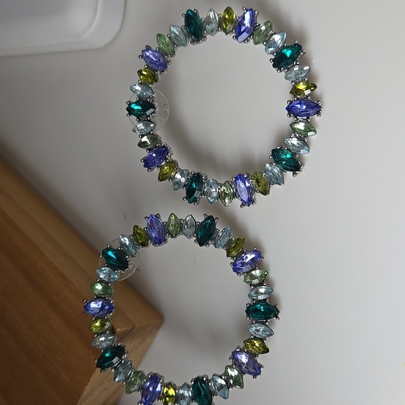 Elegant Multicolor Glasd Stones Hoop Earrings - Picture 13 of 16